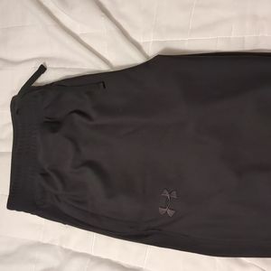 Under Armour Men's Large Knit Sports Sweatpant. Like new. great fit zip pockets